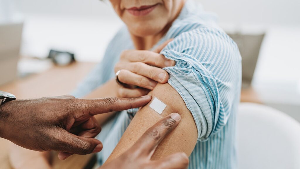 Covid vaccine boosters called on the FDA head: "Void of Date"