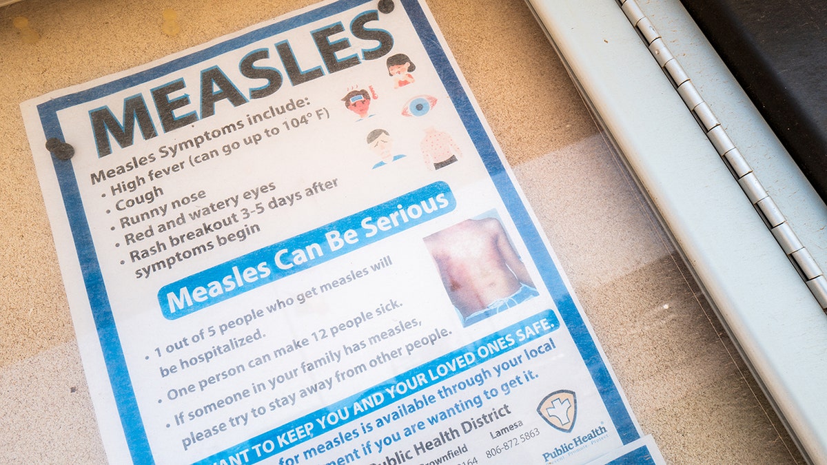 A poster to spread measles consciousness offers symptoms that must be taken into account, made about measles and resources if anyone can have it.