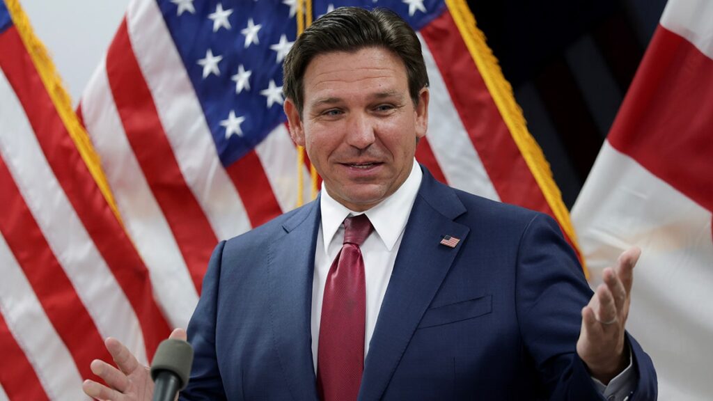 DESANTIS SIGN THE BILL PROHIBIT OF FLUOR FLUOR ADDITIES FLORIDA PUBLIC WATER: "Hydrate, not medicate"
